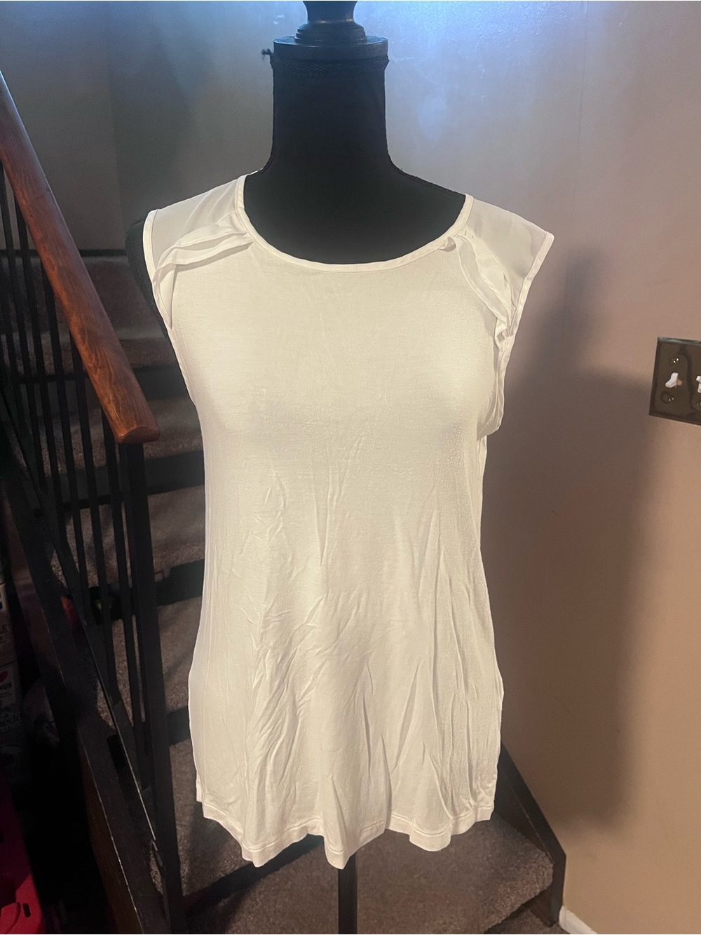 Banana Republic Women's Size XS White Tank Top Sleeveless ruffle sleeves